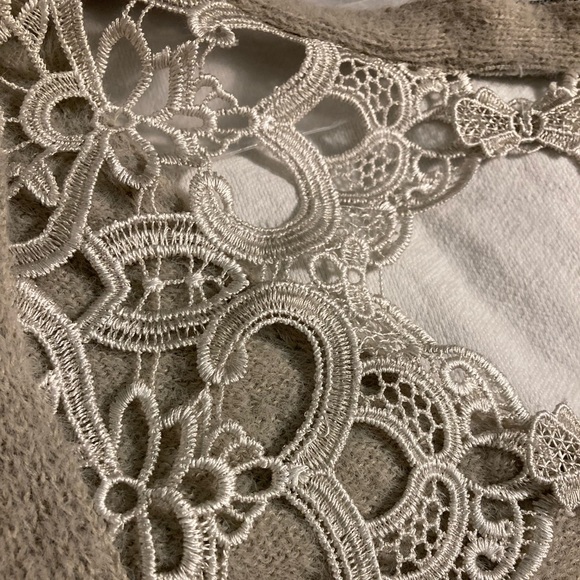 Lace V-Neck Casual Sweater - Picture 13 of 16